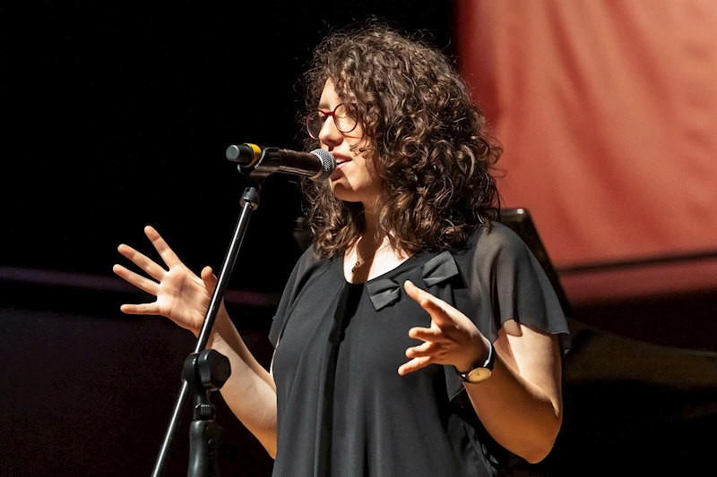 Otizmli Özge hem sahnede hem hayatta fark yaratıyor