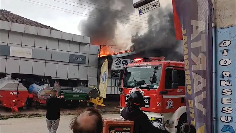 Alev alev yanan iş yeri kullanılamaz hale geldi