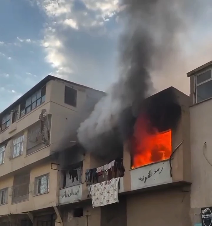 Evde çıkan yangın, hasara neden oldu