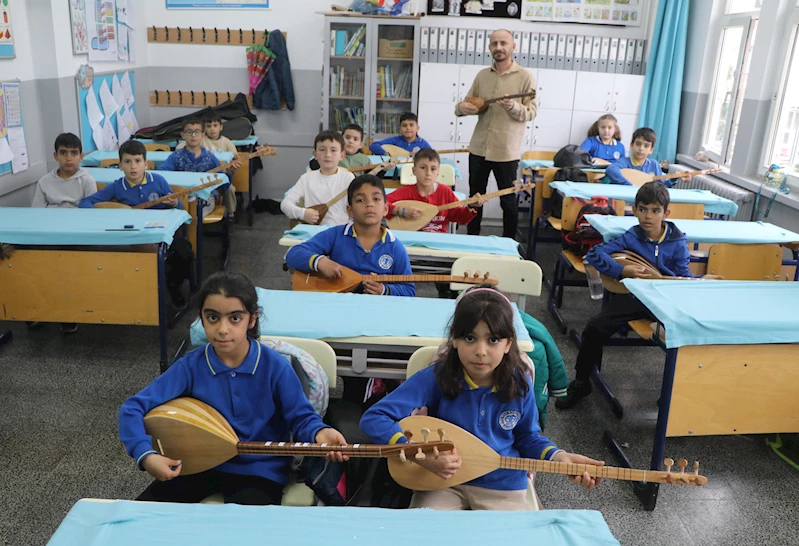 İlkokul öğrencilerine iki telli cura kursu