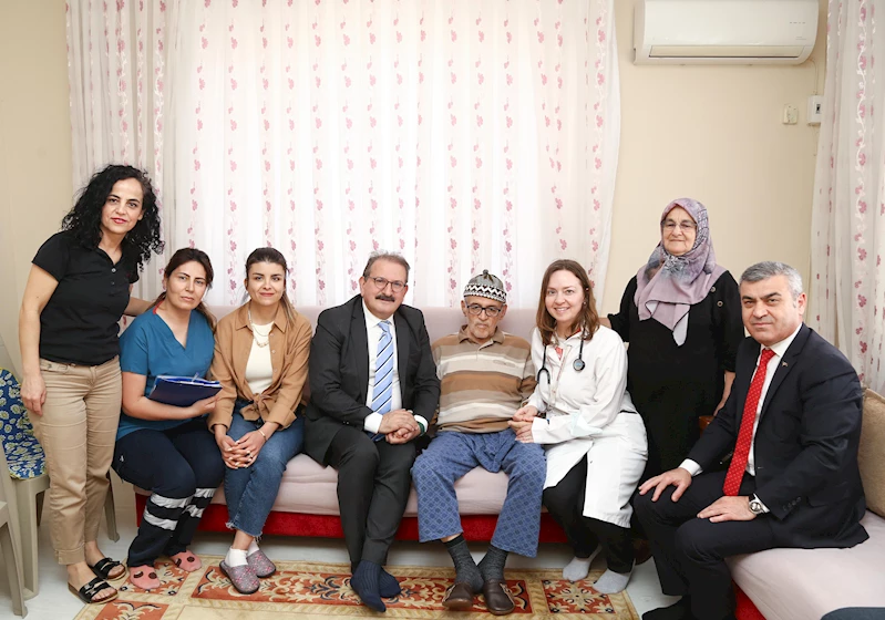 Sağlık müdüründen evde hasta ziyareti