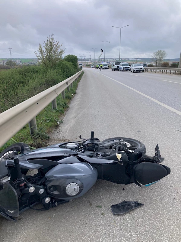 Bariyerlere çarpan motosikletin sürücüsü öldü