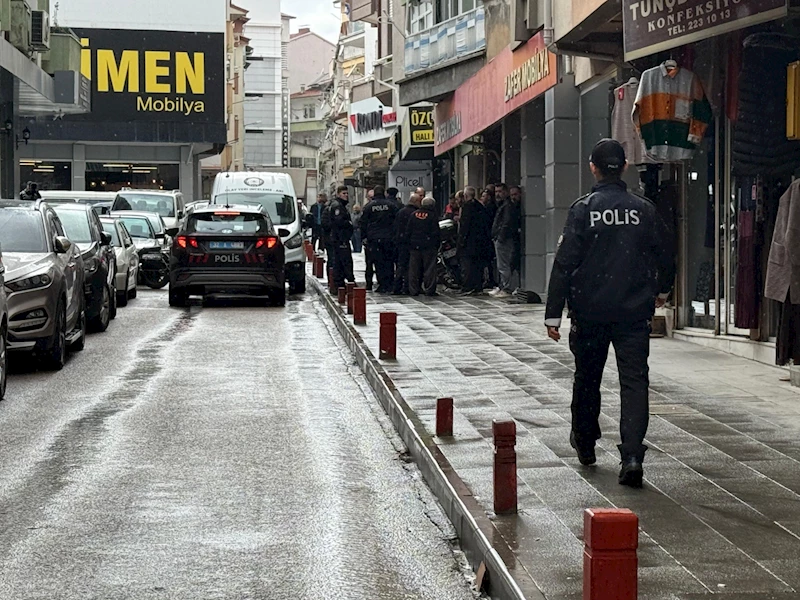 Husumetli komşuların kavgasında anne ile oğlu yaralandı
