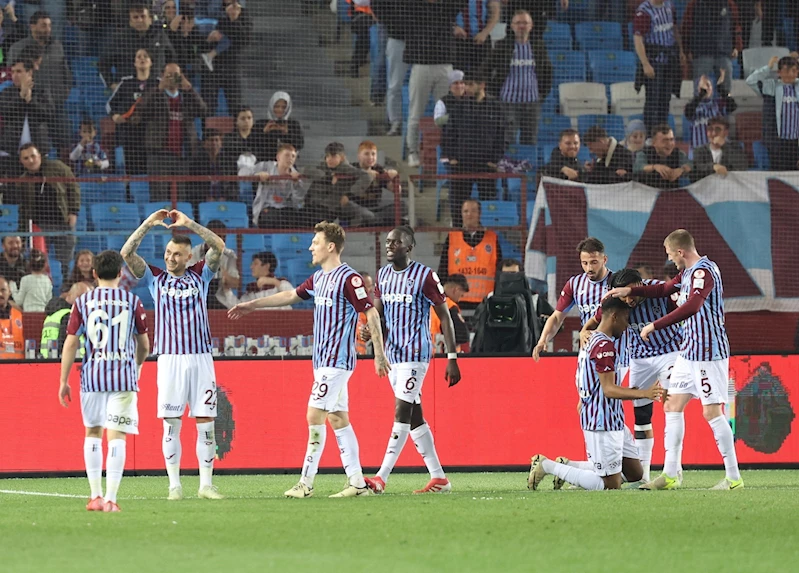Trabzonspor Kupa’da ‘Yola devam’ dedi, yerel gazeteler manşetleri süsledi