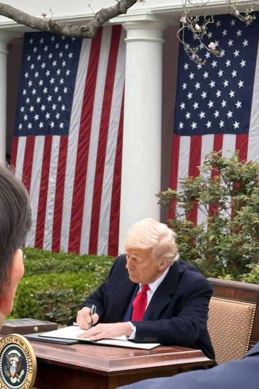 Trump, TikTok için verilen süreyi uzattı