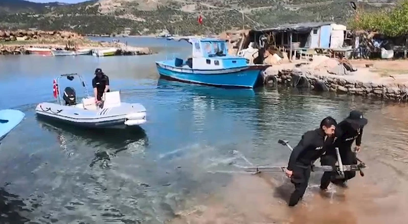 Batan göçmen botundaki 4 yaşındaki çocuğu arama çalışmaları 3