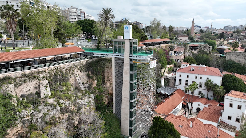 Yat limanındaki asansörde bakım- onarım çalışması