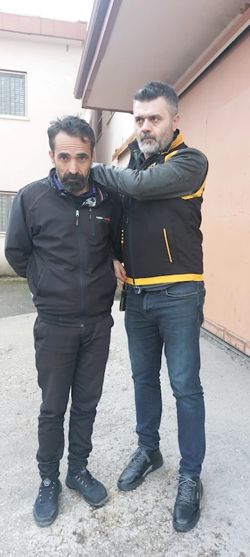 Camiye giderken bıçaklanan müezzin yaralandı (2)
