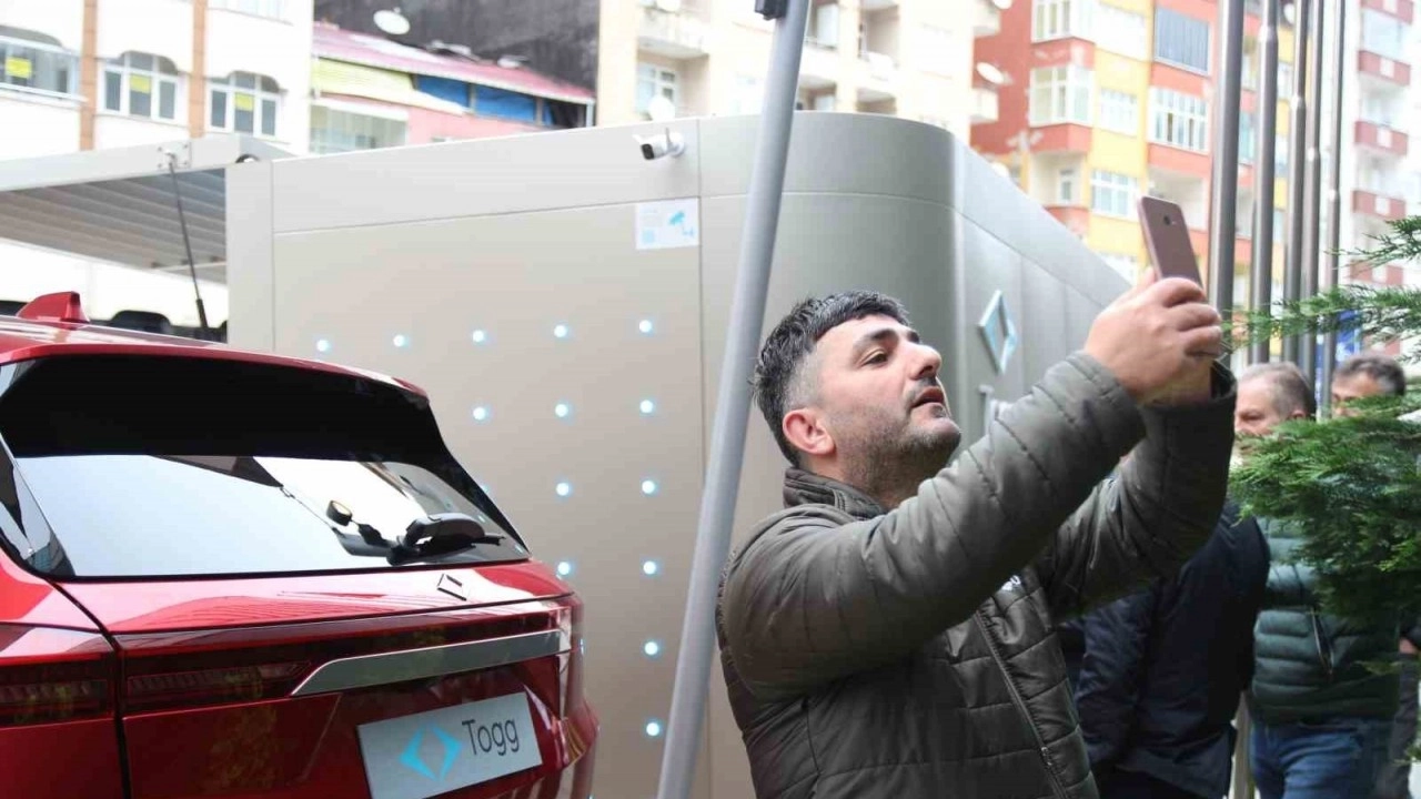 Rizeliler’den Türkiye’nin gururu Togg’a yoğun ilgi