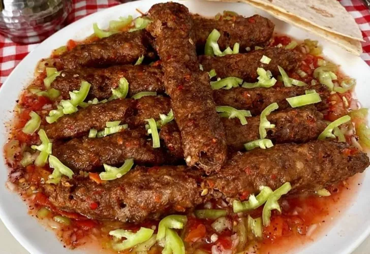 Altı Ezmeli Kilis Kebabı Tarifi! Tadına doyum olmayan altı ezmeli kilis kebabı nasıl yapılır?