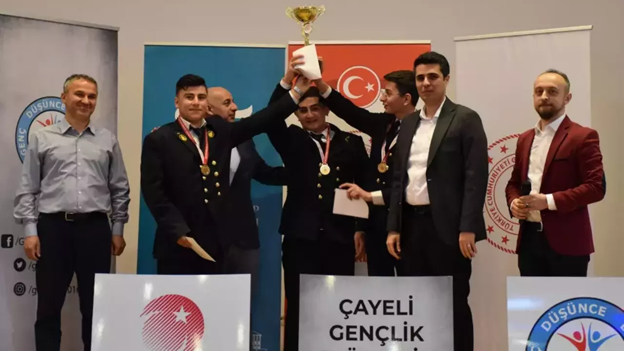 Çayeli’nde bu yıl 5’ncisi düzenlenen okullar arası bilgi yarışması tamamlandı