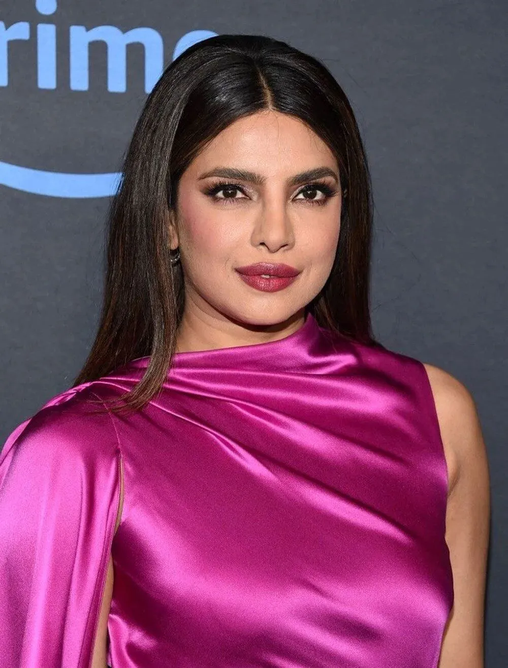 Hollywood sinemasının ünlü oyuncusu,Priyanka Chopra Yanlış burun estetiği ünlü oyuncuyu hayata küstürdü!