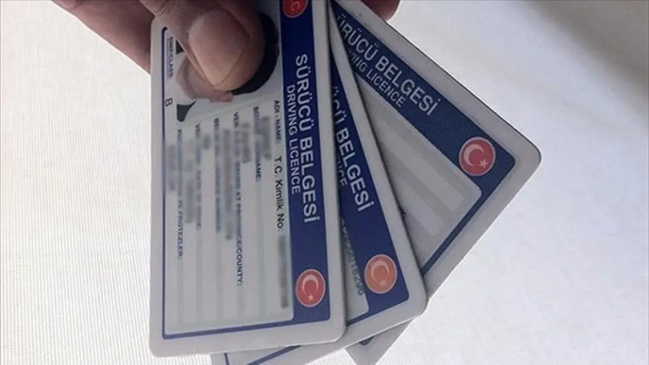 Ehliyet Yaş Sınırı Yenilendi! Belirli Yaş Gruplarındaki Bireyler Artık Araç Kullamayacak 3