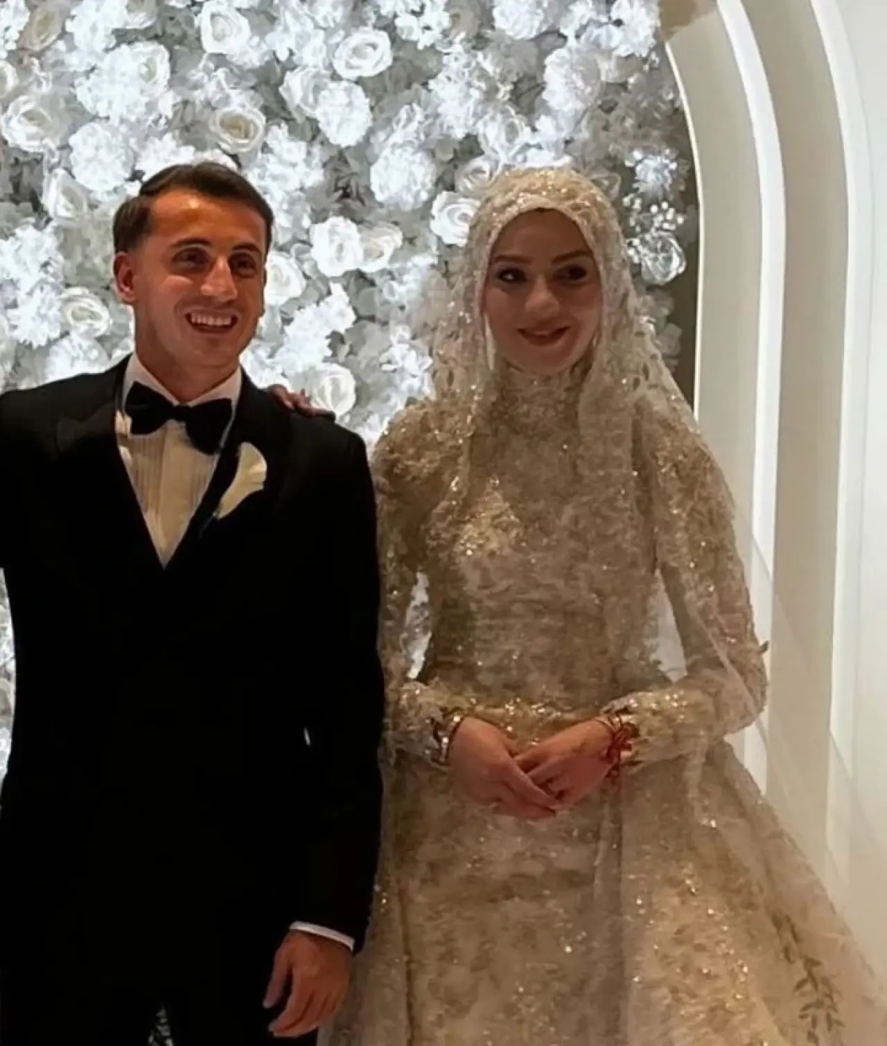Kerem Aktürkoğlu ve Ceren Azak, muhteşem bir düğünle hayatlarını birleştirdi! 7