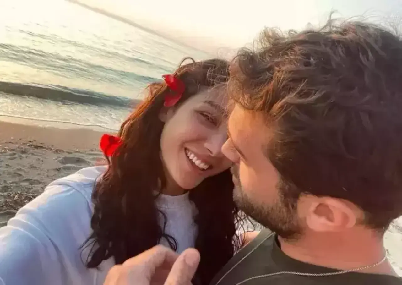 Aybüke Pusat ve Furkan Andıç, ilişkilerini sosyal medya ile duyurdu! 4