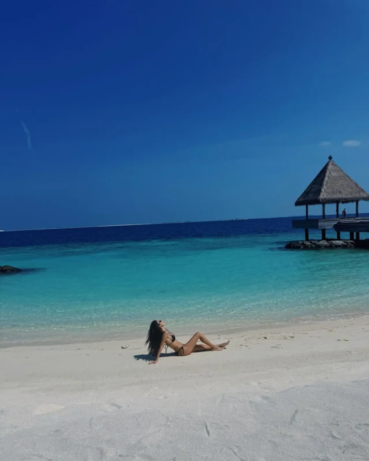 Hande Erçel’in Kız Kıyısı Tekne Tatilindeki Şaşırtan Kıyafet Fiyatı Sosyal Medyada Olay Yarattı! 10