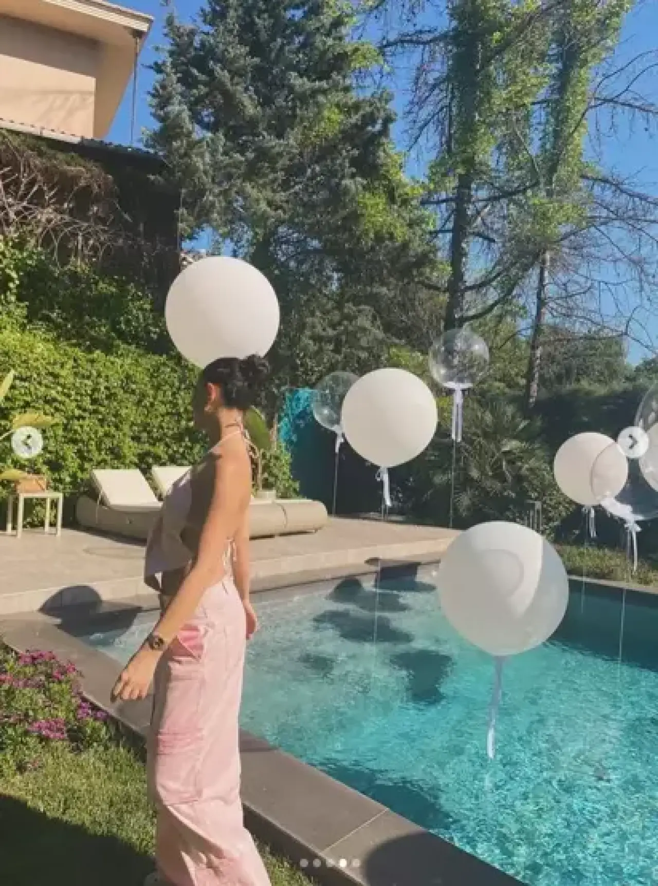 Demet Özdemir'in Pembe Kıyafetlerle Yaptığı Şık Paylaşım, Sosyal Medyada Beğeni Yağmuruna Tutuldu! 1