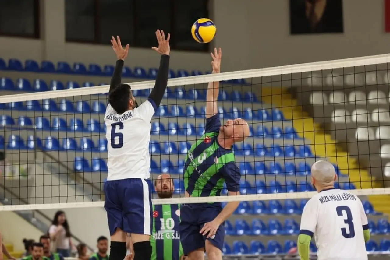 Rize'de Voleybol Turnuvası’nda Gençlik ve Spor İl Müdürlüğü çift şampiyonlukla güldü! 10