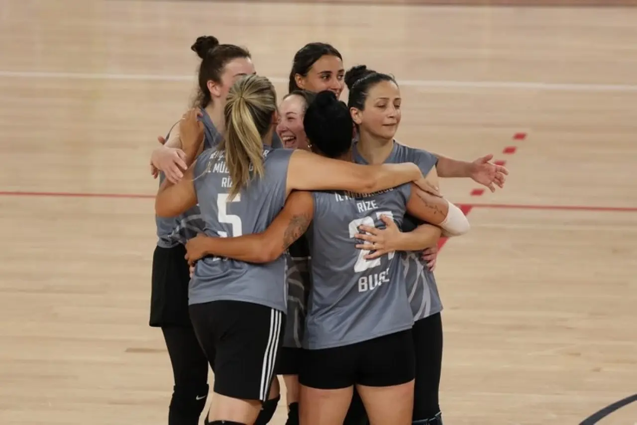 Rize'de Voleybol Turnuvası’nda Gençlik ve Spor İl Müdürlüğü çift şampiyonlukla güldü! 7