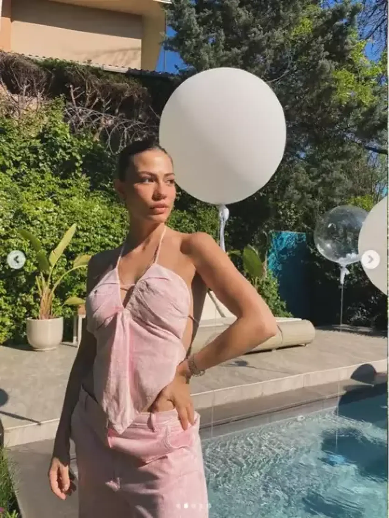 Demet Özdemir'in Pembe Kıyafetlerle Yaptığı Şık Paylaşım, Sosyal Medyada Beğeni Yağmuruna Tutuldu! 4