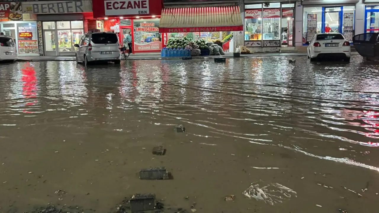 Perşembe 14 ilde sağanak yağış uyarısı! Hangi iller etkilenecek? 10
