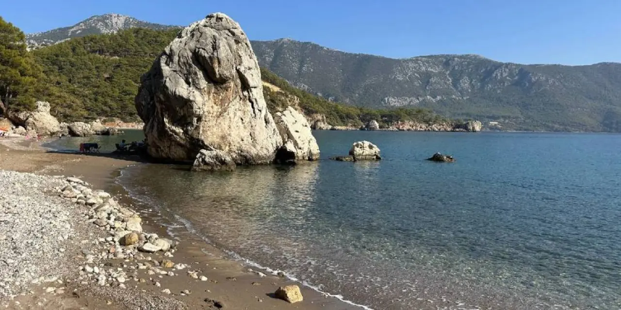 Antalya'nın Gizli Cenneti: Sakin Dalgalar ve Yeşil Ormanlar ile Doğanın Kalbindeki Keşif! 4