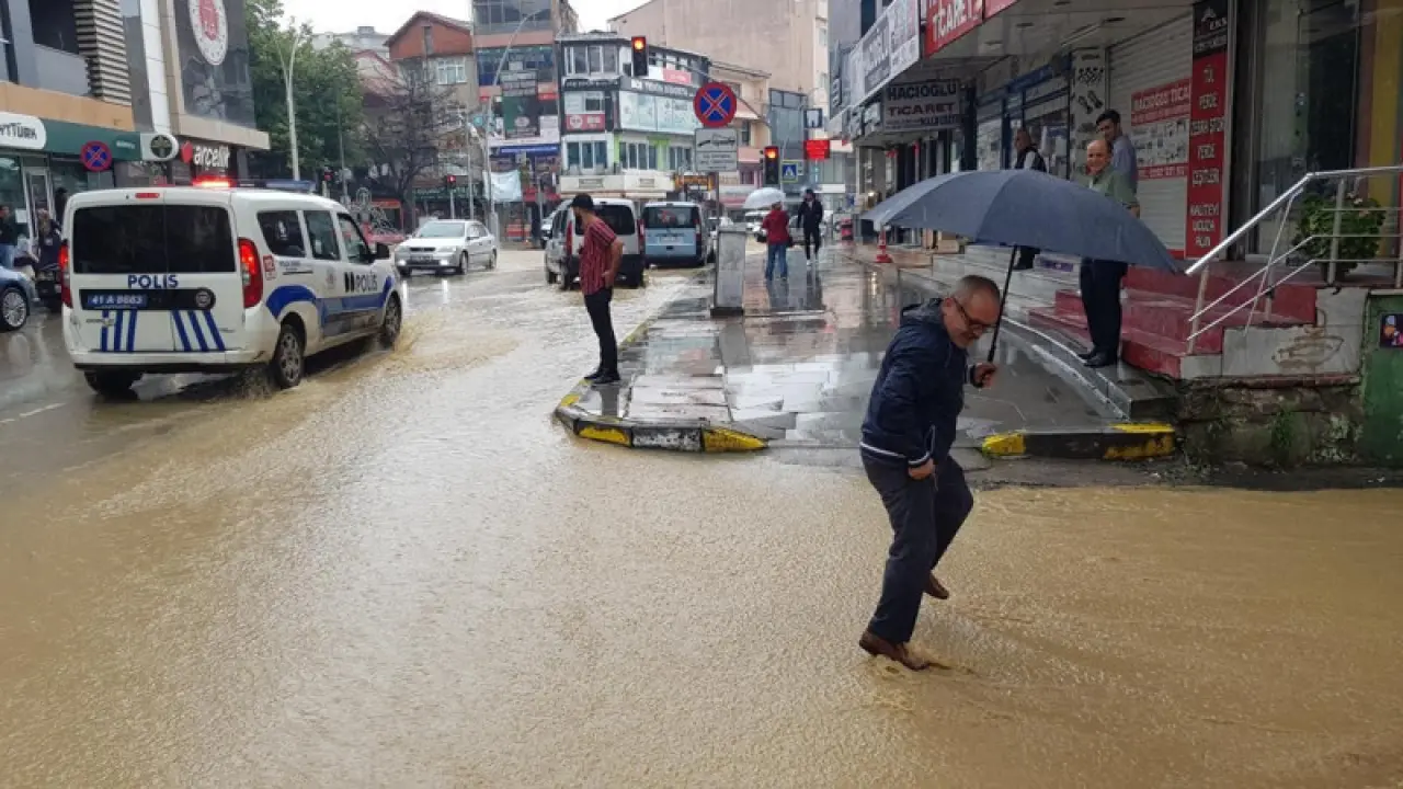 Perşembe 14 ilde sağanak yağış uyarısı! Hangi iller etkilenecek? 7