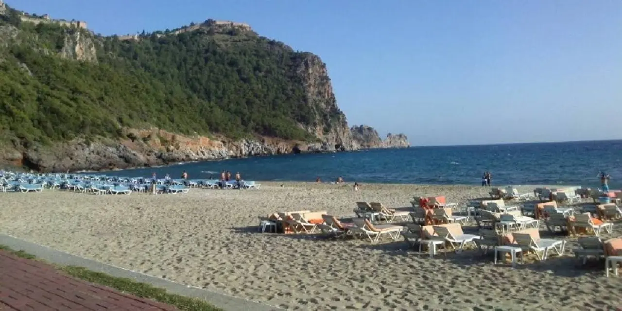 "Mavi Suyun Kollarında Huzur Dolu Bir Kaçamak: Bu Gizli Koy Fark Edilmeyi Bekliyor!" 1