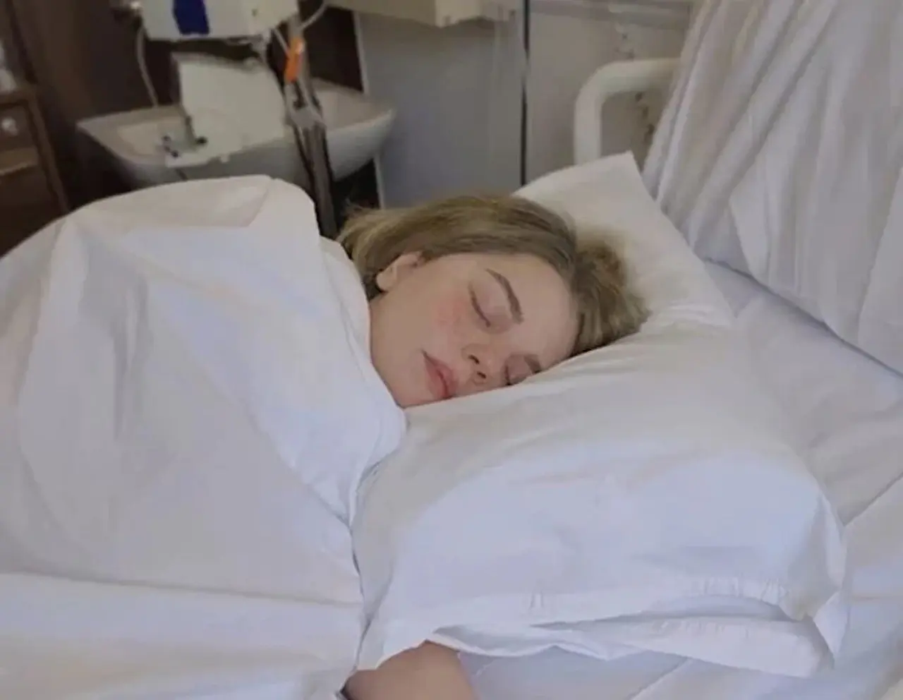 Evre Başak Clarke Kimdir? Kanser Mücadelesi, Yardım Kampanyası ve Sosyal Medyadaki Tartışmalar 3