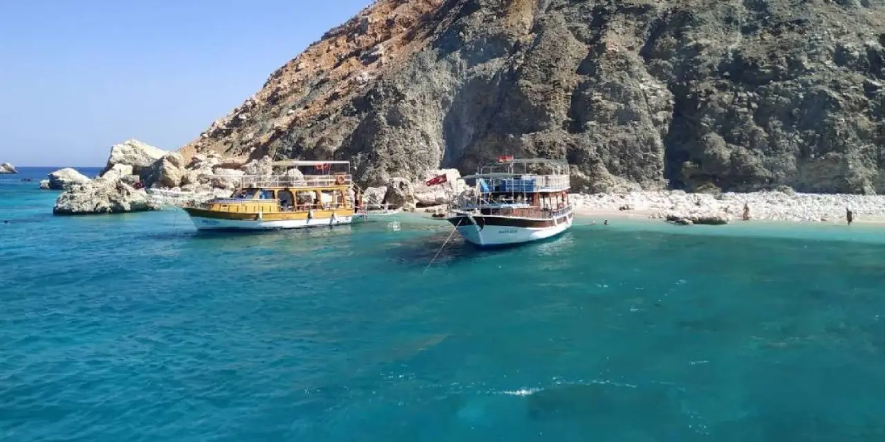 Antalya'nın Gizli Cenneti: Sakin Dalgalar ve Yeşil Ormanlar ile Doğanın Kalbindeki Keşif! 6