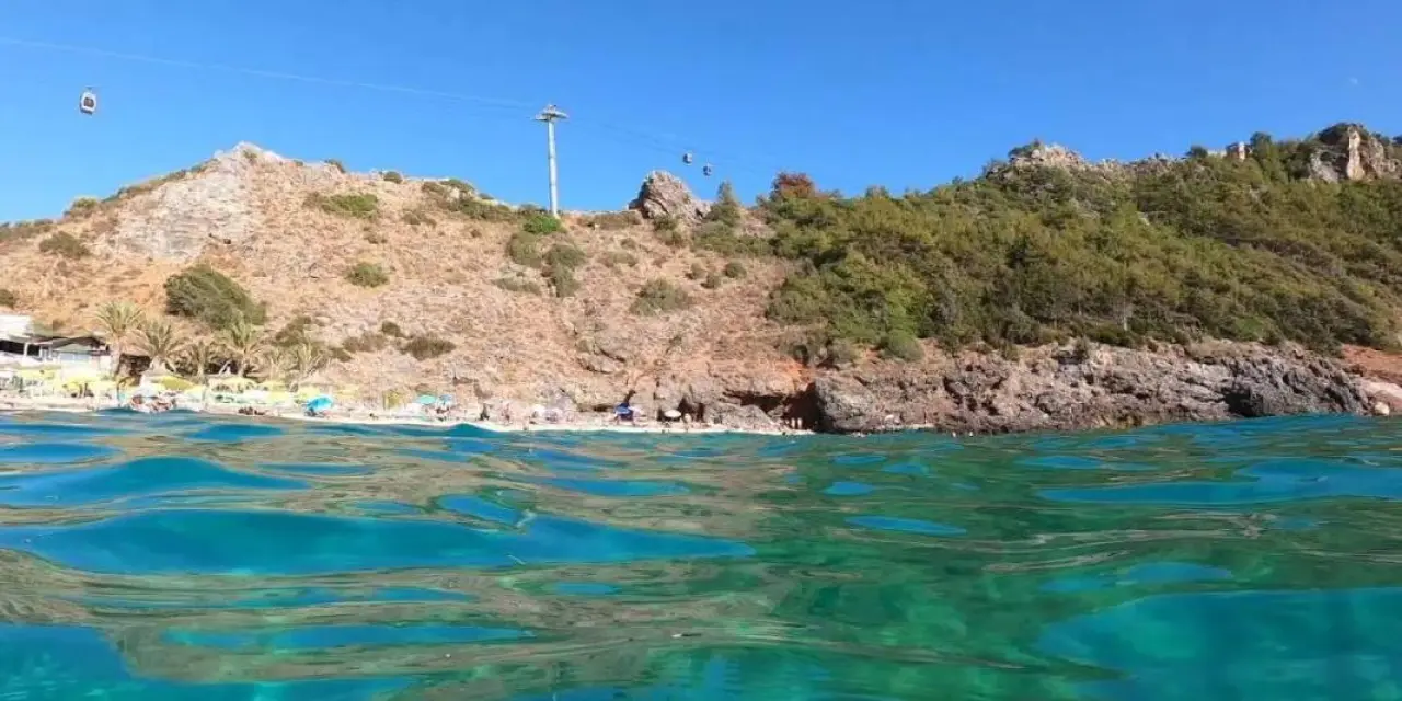 "Mavi Suyun Kollarında Huzur Dolu Bir Kaçamak: Bu Gizli Koy Fark Edilmeyi Bekliyor!" 8