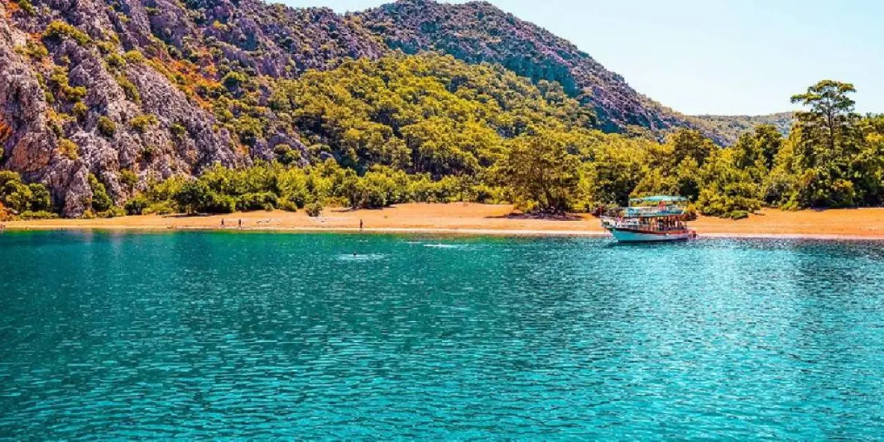 Antalya'nın Gizli Cenneti: Sakin Dalgalar ve Yeşil Ormanlar ile Doğanın Kalbindeki Keşif! 7