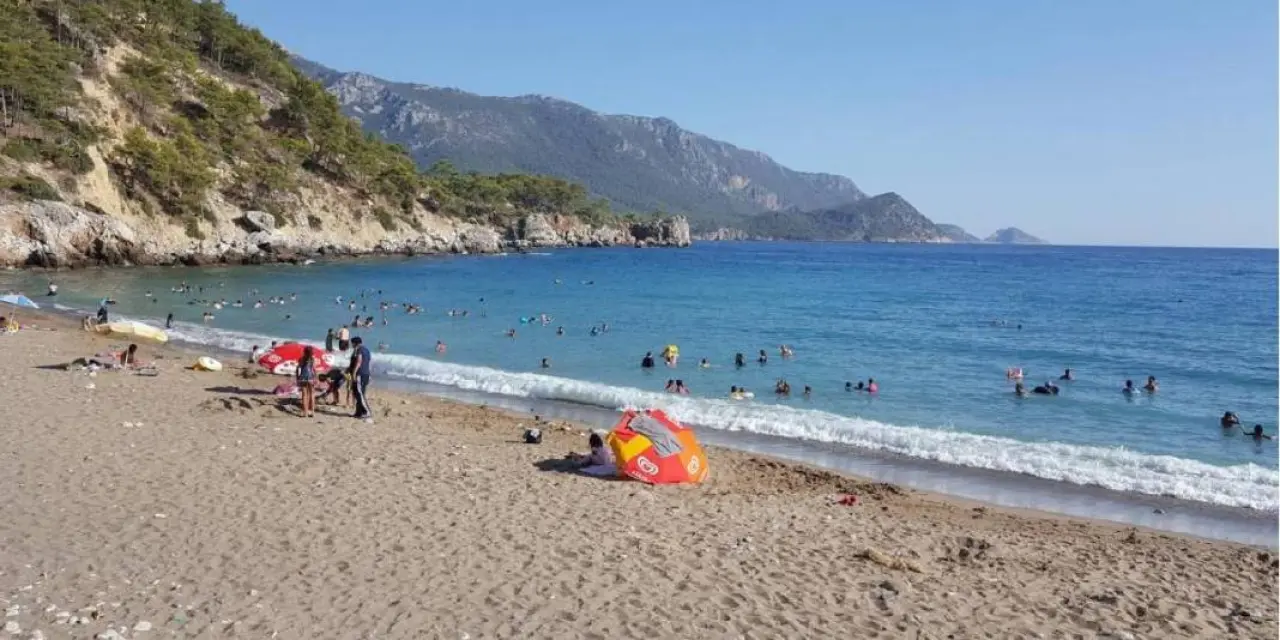 Antalya'nın Gizli Cenneti: Sakin Dalgalar ve Yeşil Ormanlar ile Doğanın Kalbindeki Keşif! 2