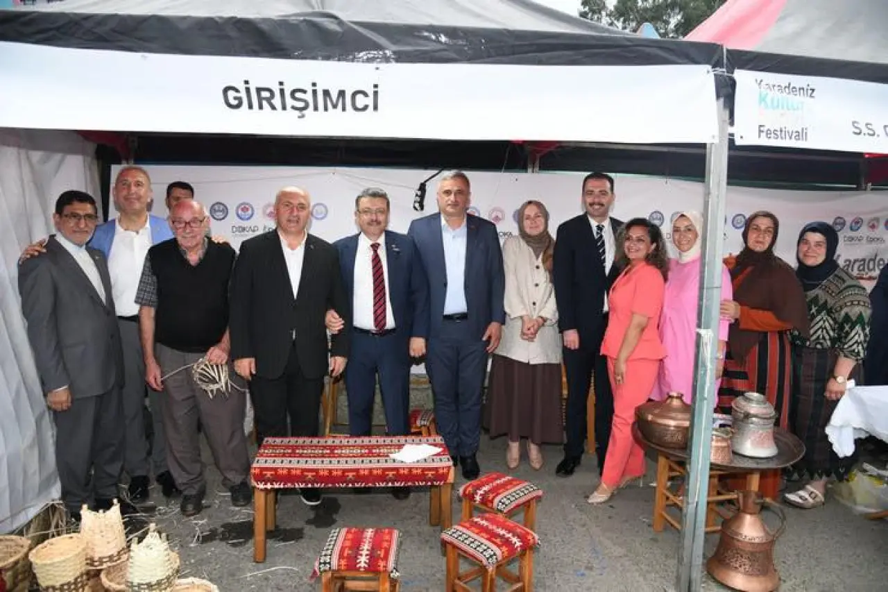 Çayeli Belediyesi Karadeniz Kültür ve Sanat Festivali’nde İlgi Odağı Oldu 1