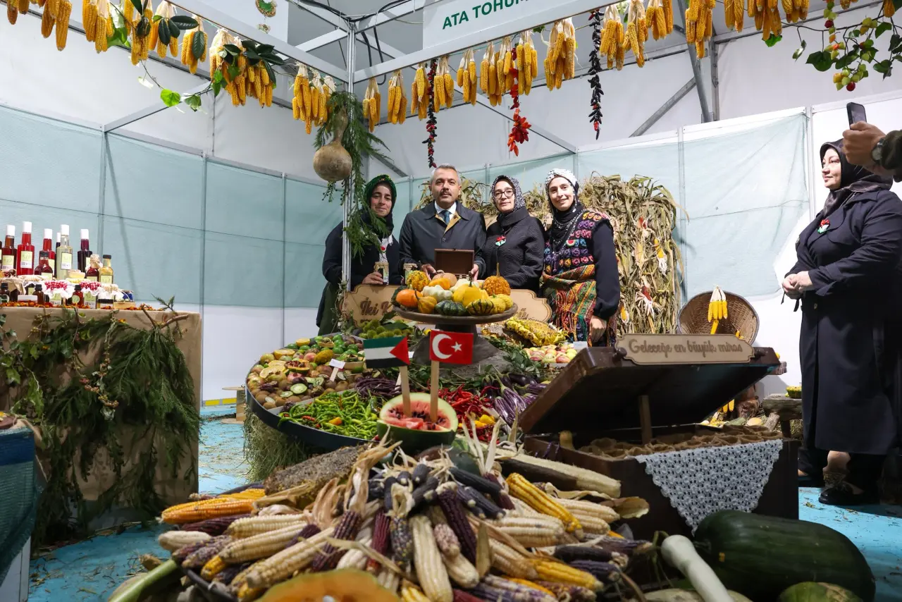 Vali Baydaş, 5. Rize Gastronomi Günleri’ni Ziyaret Etti 🍽️ 13