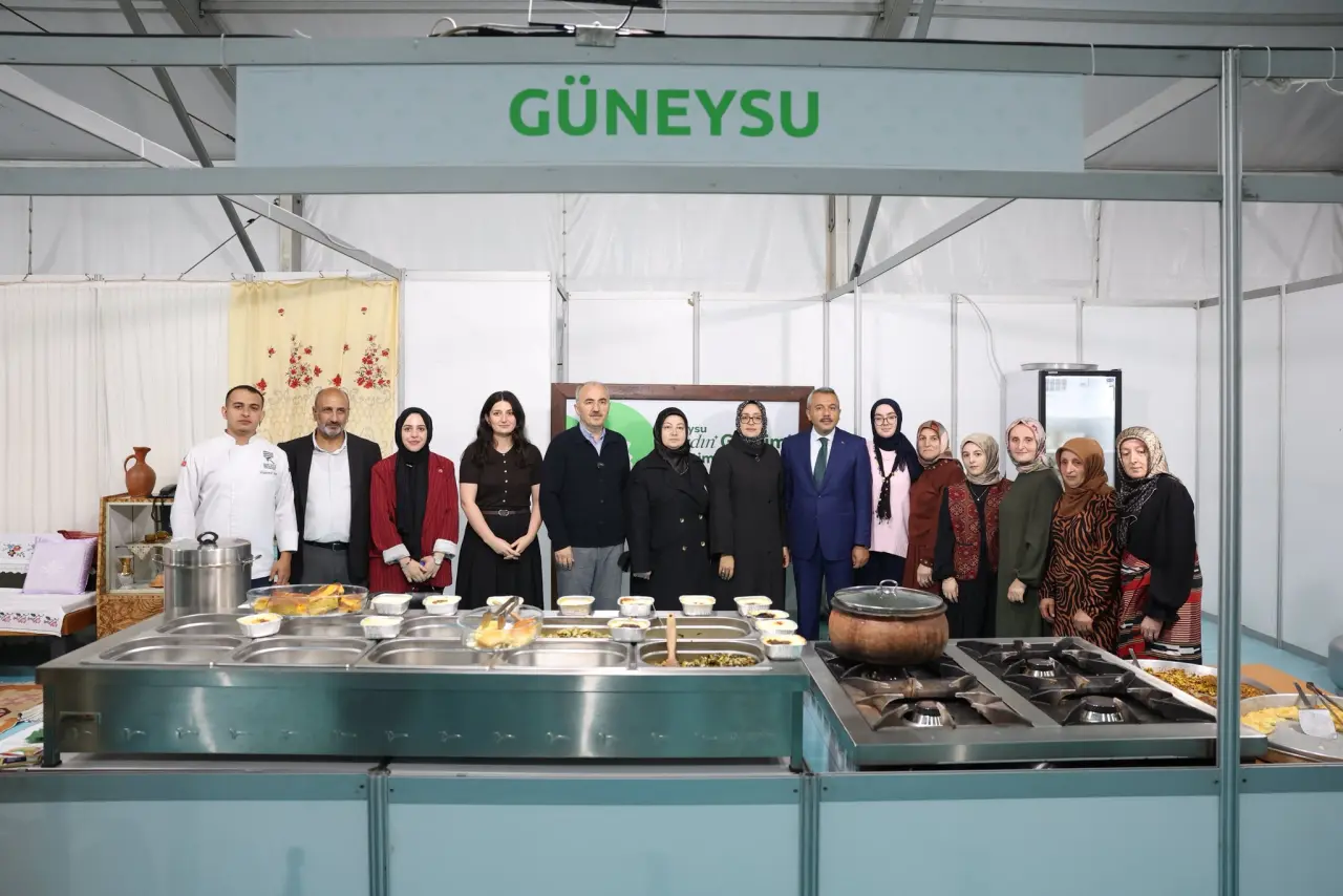 Vali Baydaş, 5. Rize Gastronomi Günleri’ni Ziyaret Etti 🍽️ 1