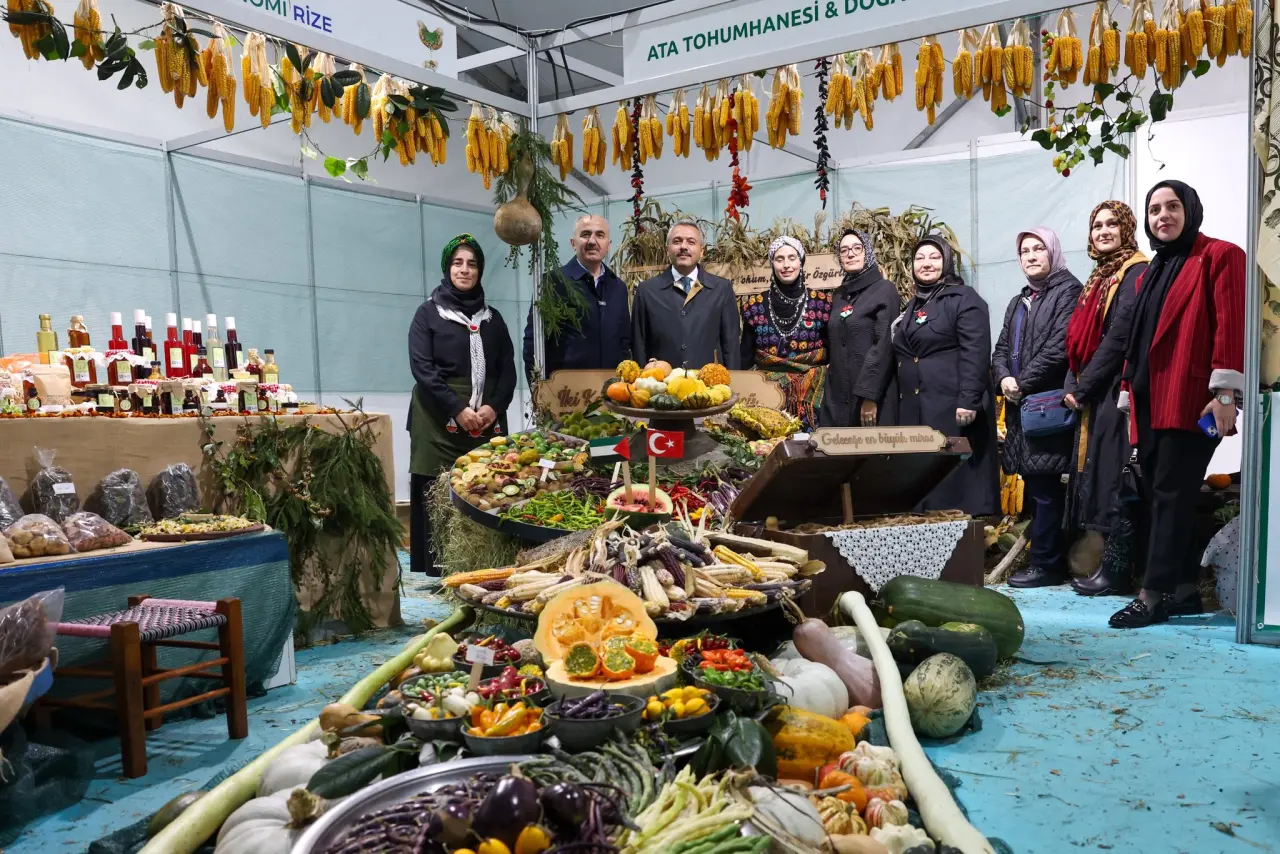 Vali Baydaş, 5. Rize Gastronomi Günleri’ni Ziyaret Etti 🍽️ 12