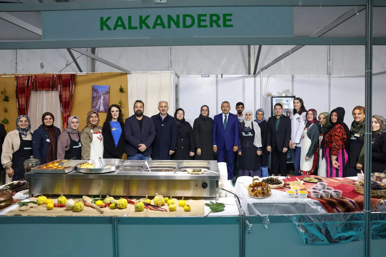 Vali Baydaş, 5. Rize Gastronomi Günleri’ni Ziyaret Etti 🍽️ 3