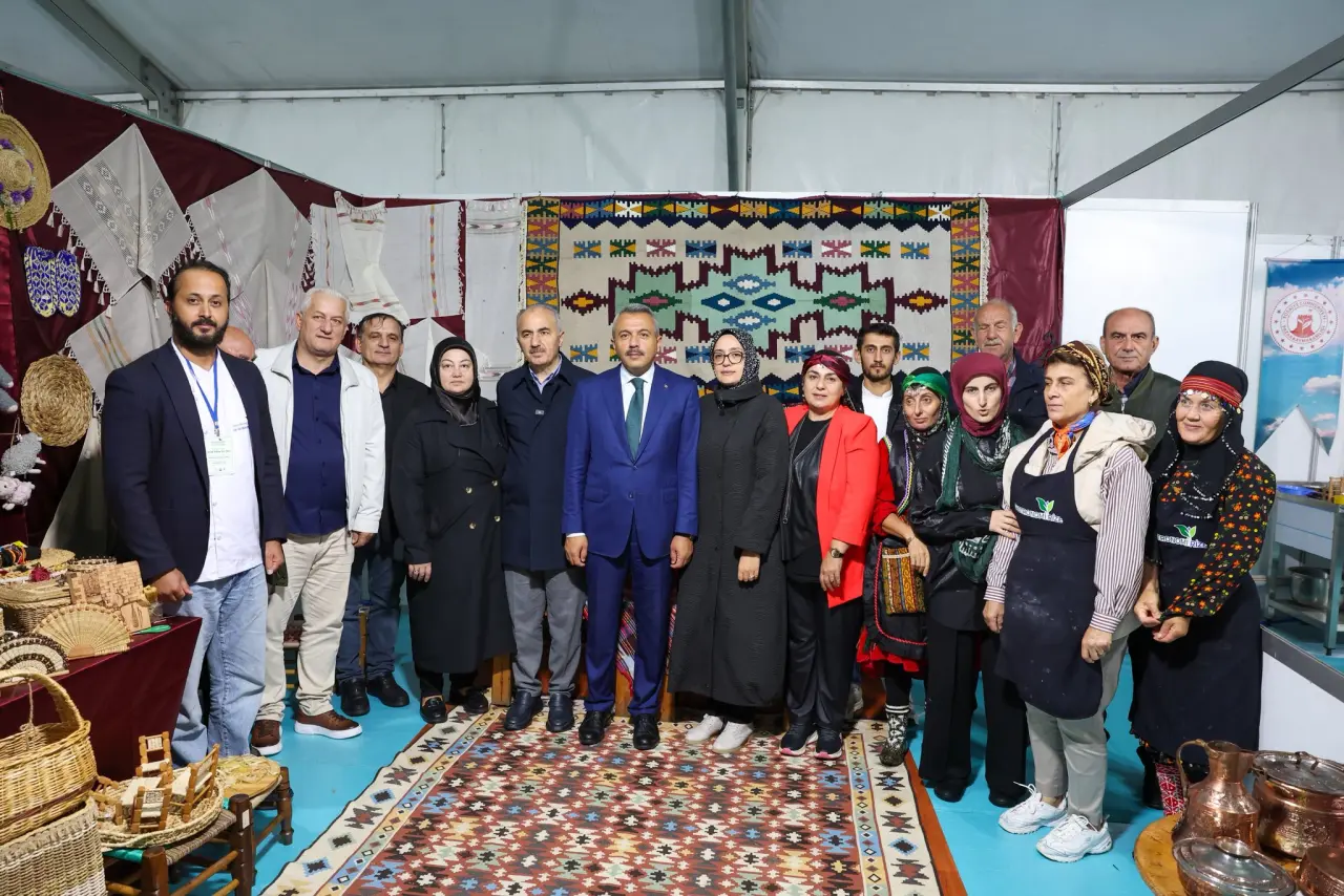 Vali Baydaş, 5. Rize Gastronomi Günleri’ni Ziyaret Etti 🍽️ 6