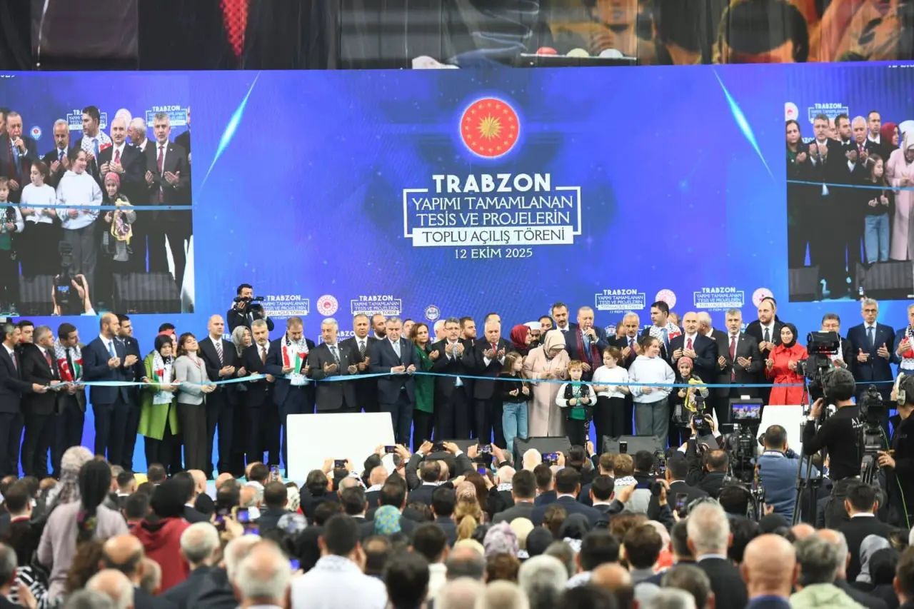 Erdoğan, Trabzon'da 130 yatırımın açılışını yaptı; hızlı tren ve yeni havalimanı projeleri müjdelendi. 3