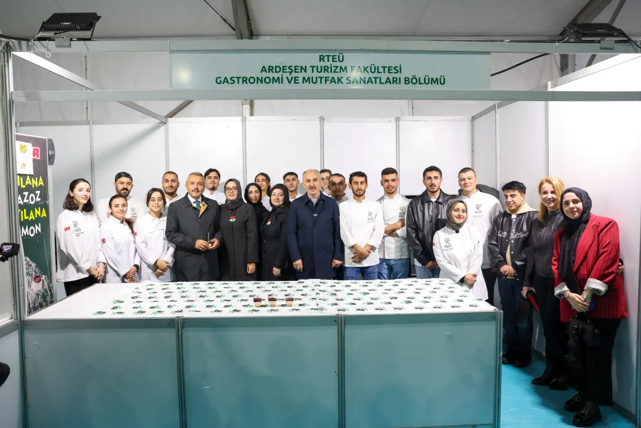 Vali Baydaş, 5. Rize Gastronomi Günleri’ni Ziyaret Etti 🍽️ 4