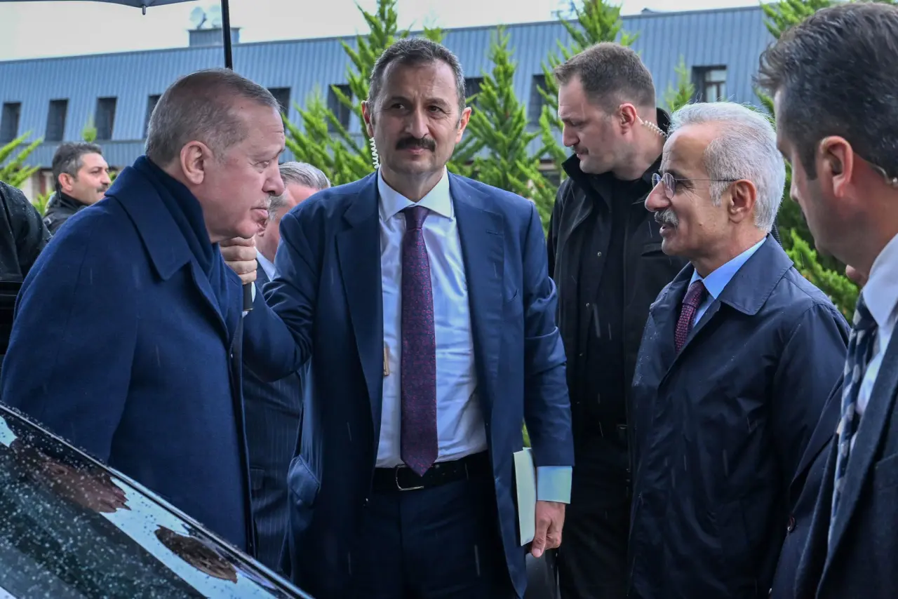 Trabzon'da Ulaşım Projeleri Açıklandı, Yeni Havalimanı ve Hızlı Tren Müjdesi Verildi 1