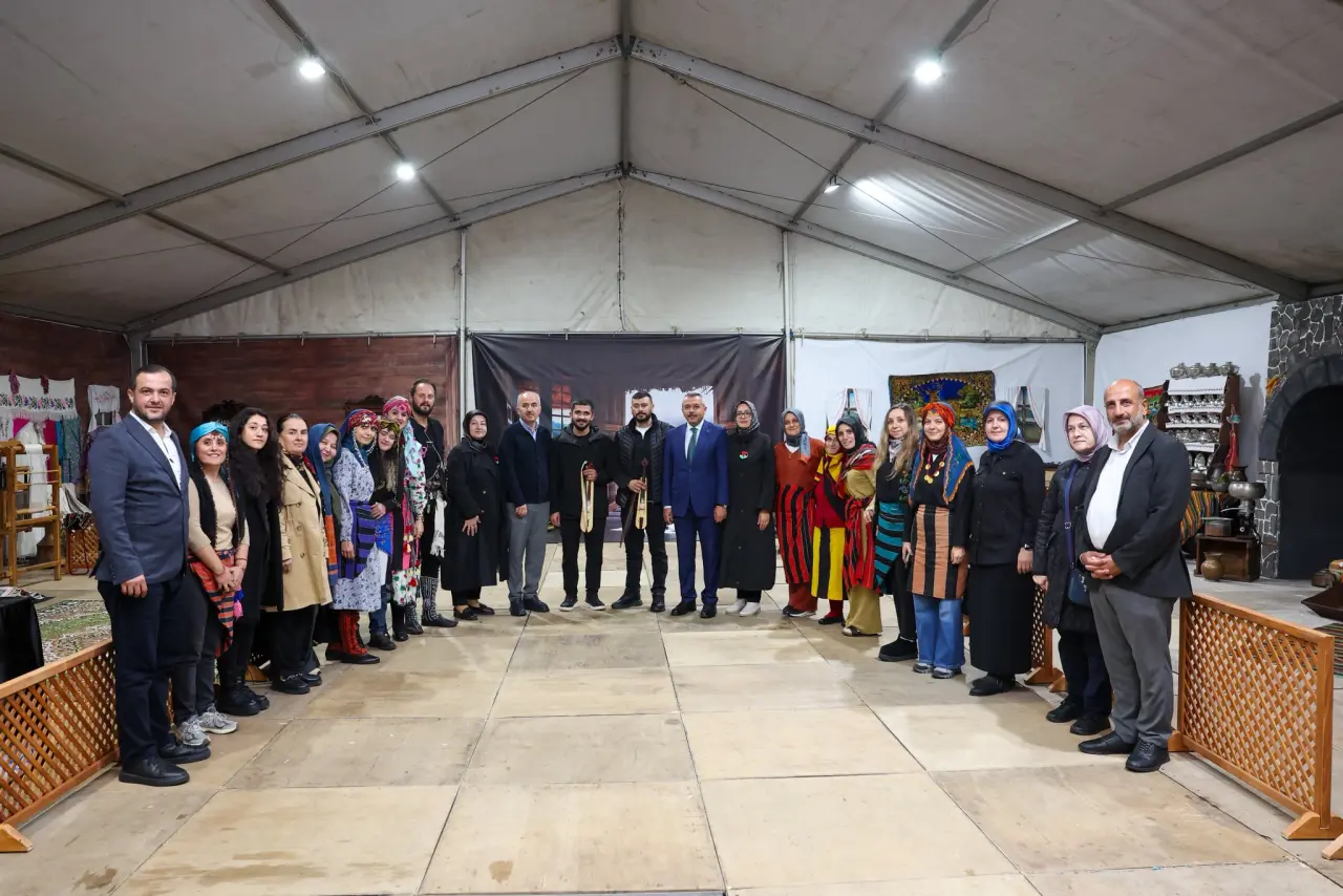 Vali Baydaş, 5. Rize Gastronomi Günleri’ni Ziyaret Etti 🍽️ 10