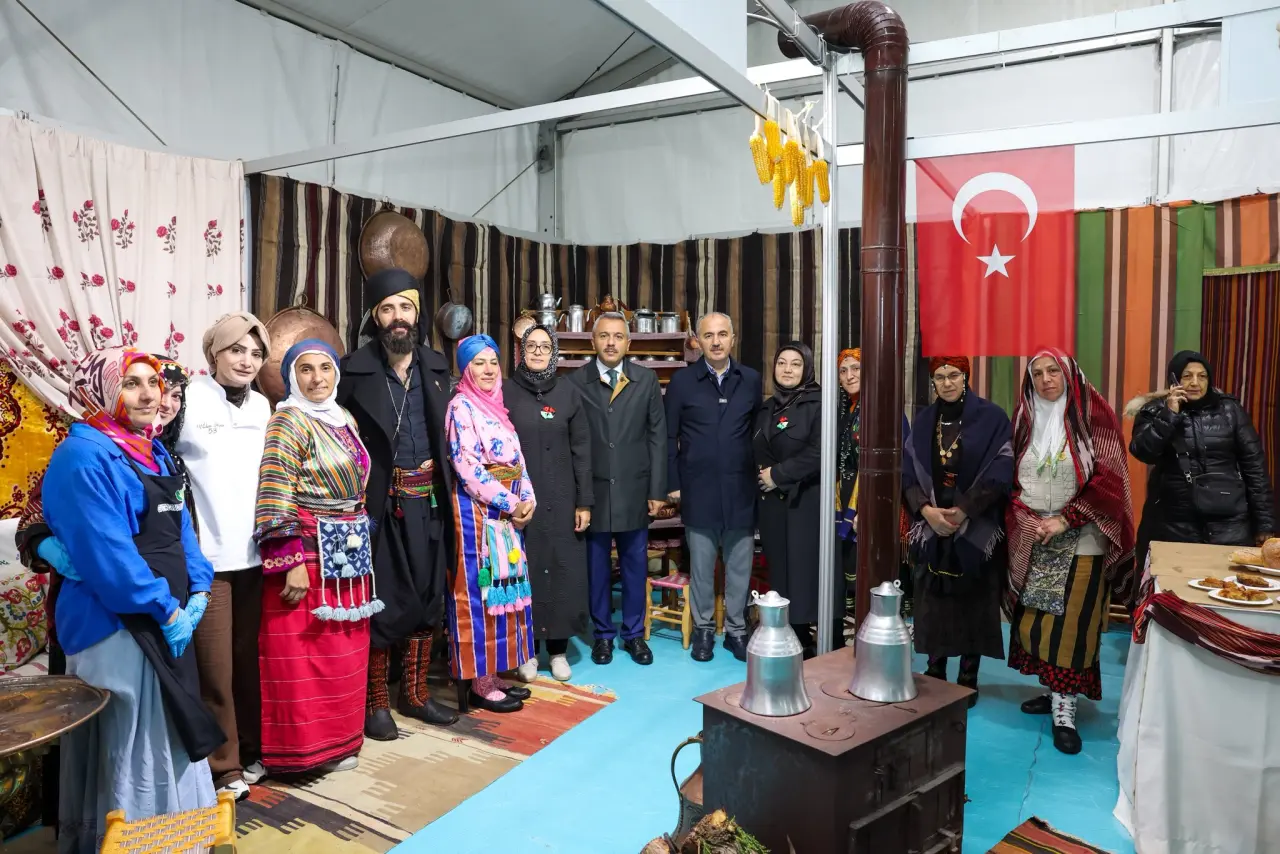 Vali Baydaş, 5. Rize Gastronomi Günleri’ni Ziyaret Etti 🍽️ 7