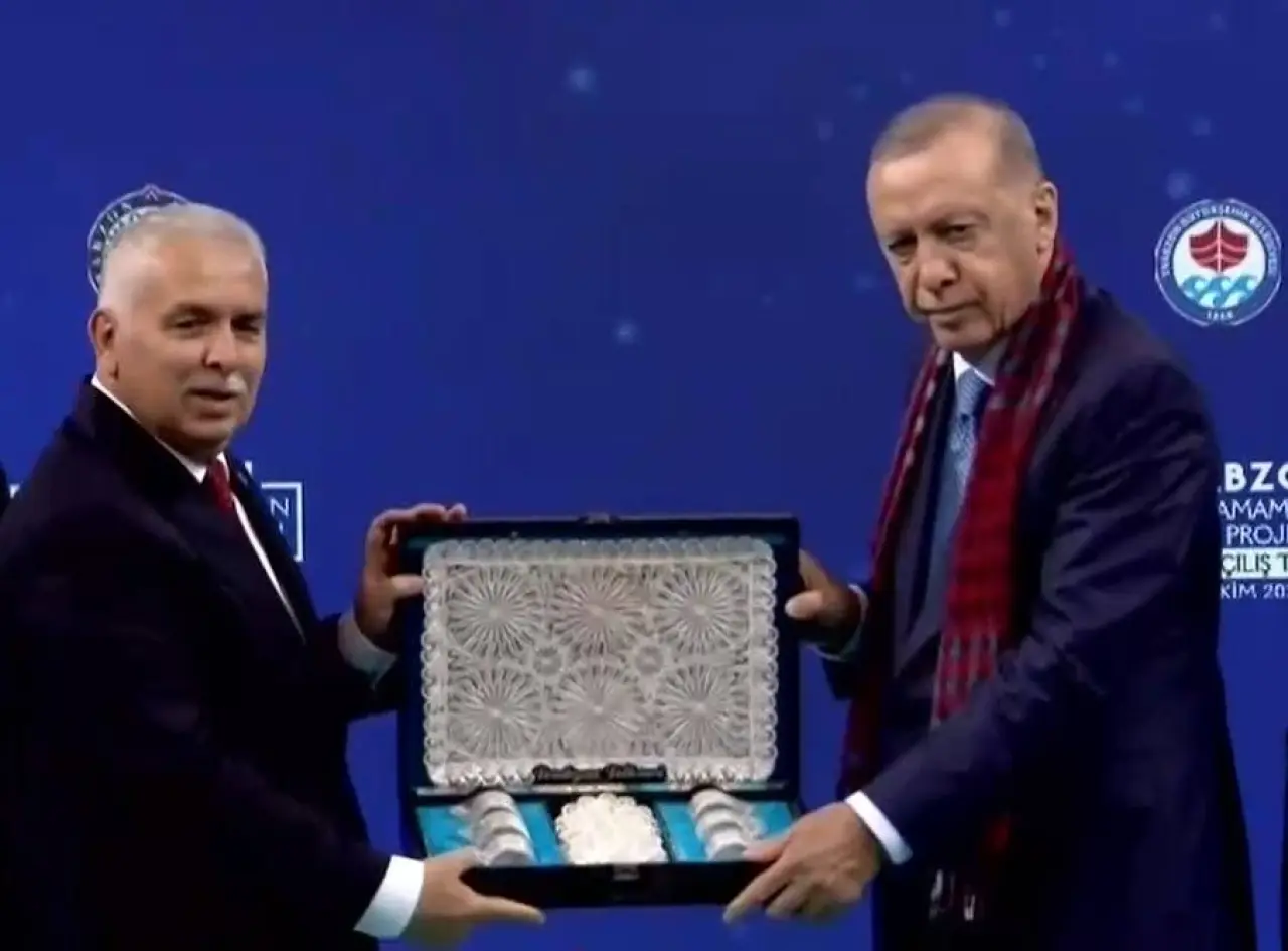 Erdoğan, Trabzon'da 130 yatırımın açılışını yaptı; hızlı tren ve yeni havalimanı projeleri müjdelendi. 5