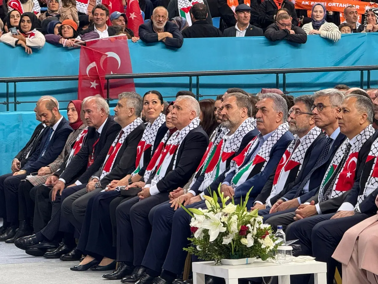 Erdoğan, Trabzon'da 130 yatırımın açılışını yaptı; hızlı tren ve yeni havalimanı projeleri müjdelendi. 1