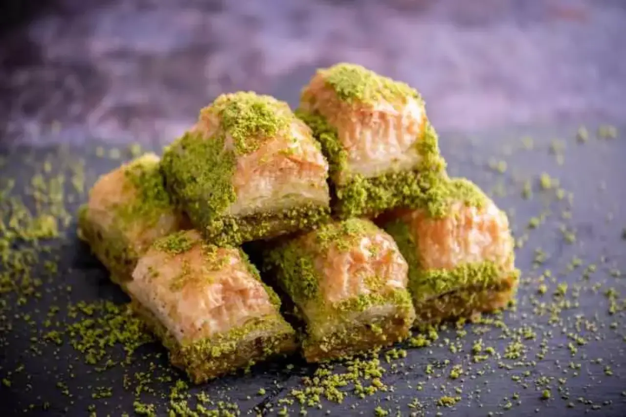 Bayramda “Sahte Baklava” Alarmı! Ucuz Diye Aldığınız Tatlı Sağlığınızı Tehdit Edebilir 4