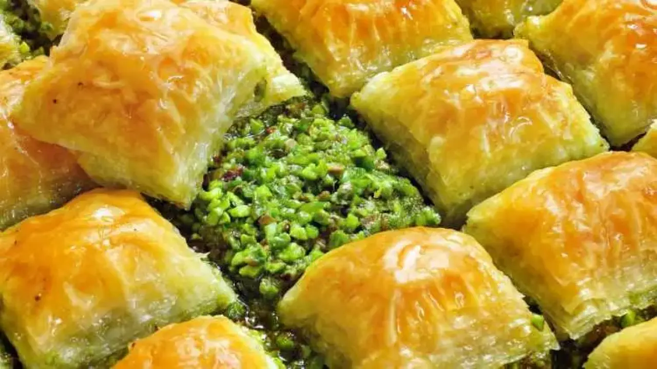 Bayramda “Sahte Baklava” Alarmı! Ucuz Diye Aldığınız Tatlı Sağlığınızı Tehdit Edebilir 5