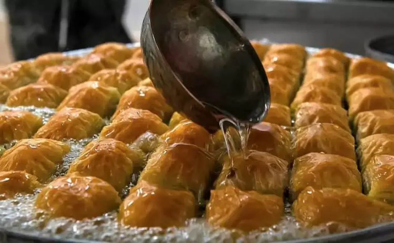 Bayramda “Sahte Baklava” Alarmı! Ucuz Diye Aldığınız Tatlı Sağlığınızı Tehdit Edebilir 6
