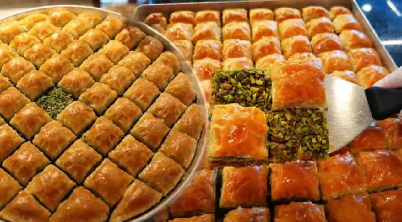 Bayramda “Sahte Baklava” Alarmı! Ucuz Diye Aldığınız Tatlı Sağlığınızı Tehdit Edebilir 1